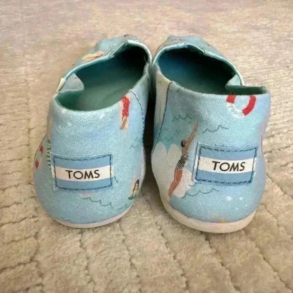 NWT TOMS shoes. Summer scene - Picture 7 of 7